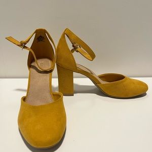 Mustard yellow closed toe heels